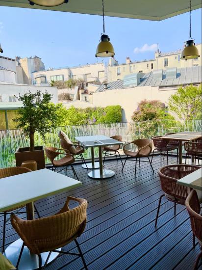 Restaurant bar Solis - Ambiance décontractée sur notre terrasse ensoleillée