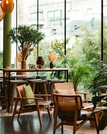 Restaurant bar Solis - Atmosphère ensoleillée et décontractée à la méditerranéenne
