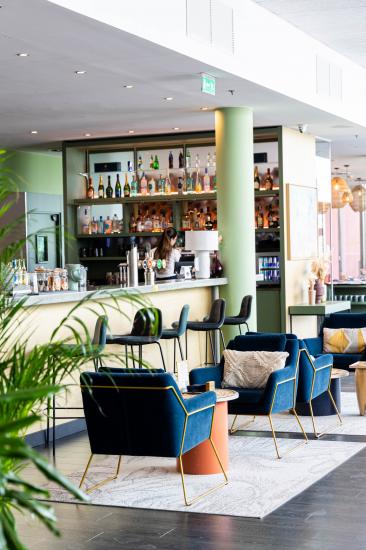 Restaurant bar Solis - baies vitrées lumineux