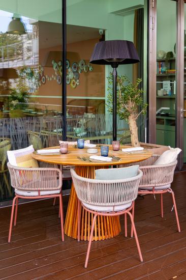 Restaurant bar Solis - Profitez du soleil méditerranéen sur notre terrasse ombragée à l'abri de l'effervescence parisienne